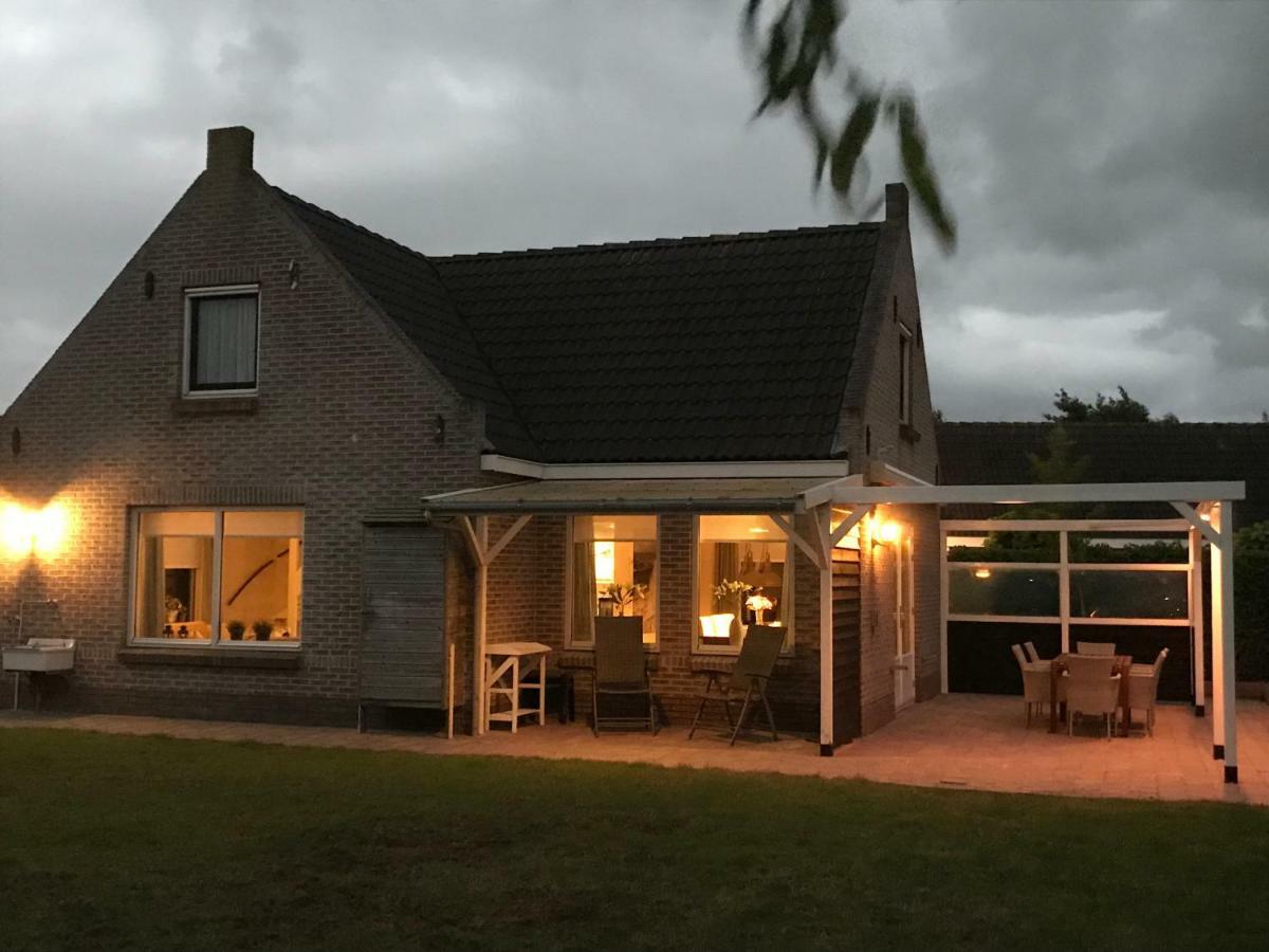 Stinswoning " Waadhoeke " Tzummarum Exterior photo